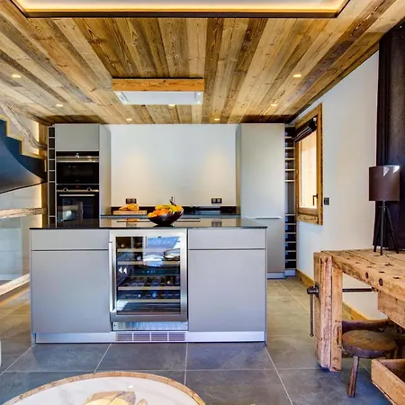 בקתה Opulent Chalet Retreat In Jacuzzi דאבוס