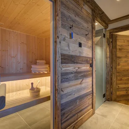 Opulent Chalet Retreat In Jacuzzi Chalet